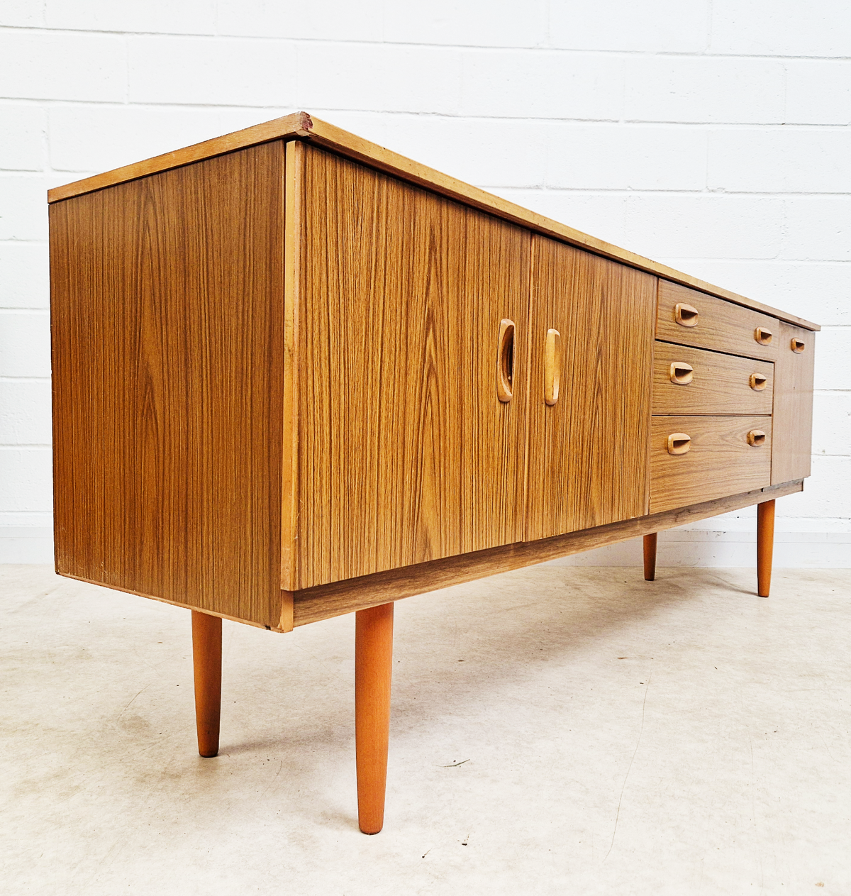 Schreiber Vintage Mid Century Danish Design Medium Teak Long Retro Sideboard Buffet Credenza