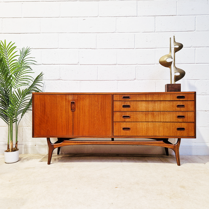 Greaves & Thomas Vintage Mid Century Danish Design Sideboard Buffet Credenza
