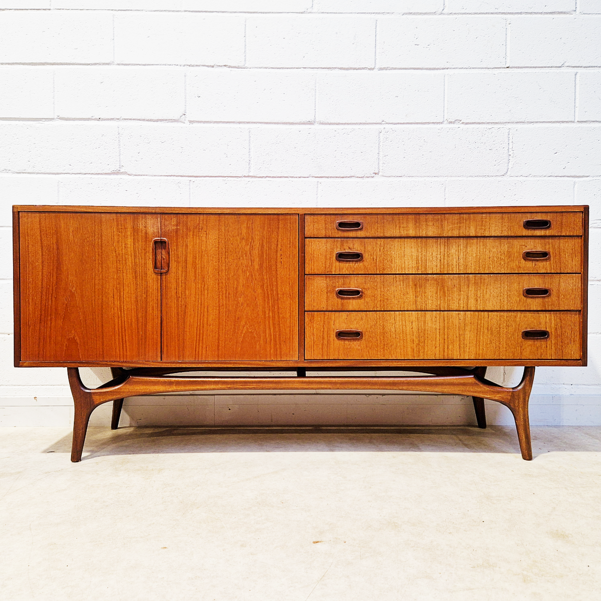 Greaves & Thomas Vintage Mid Century Danish Design Sideboard Buffet Credenza