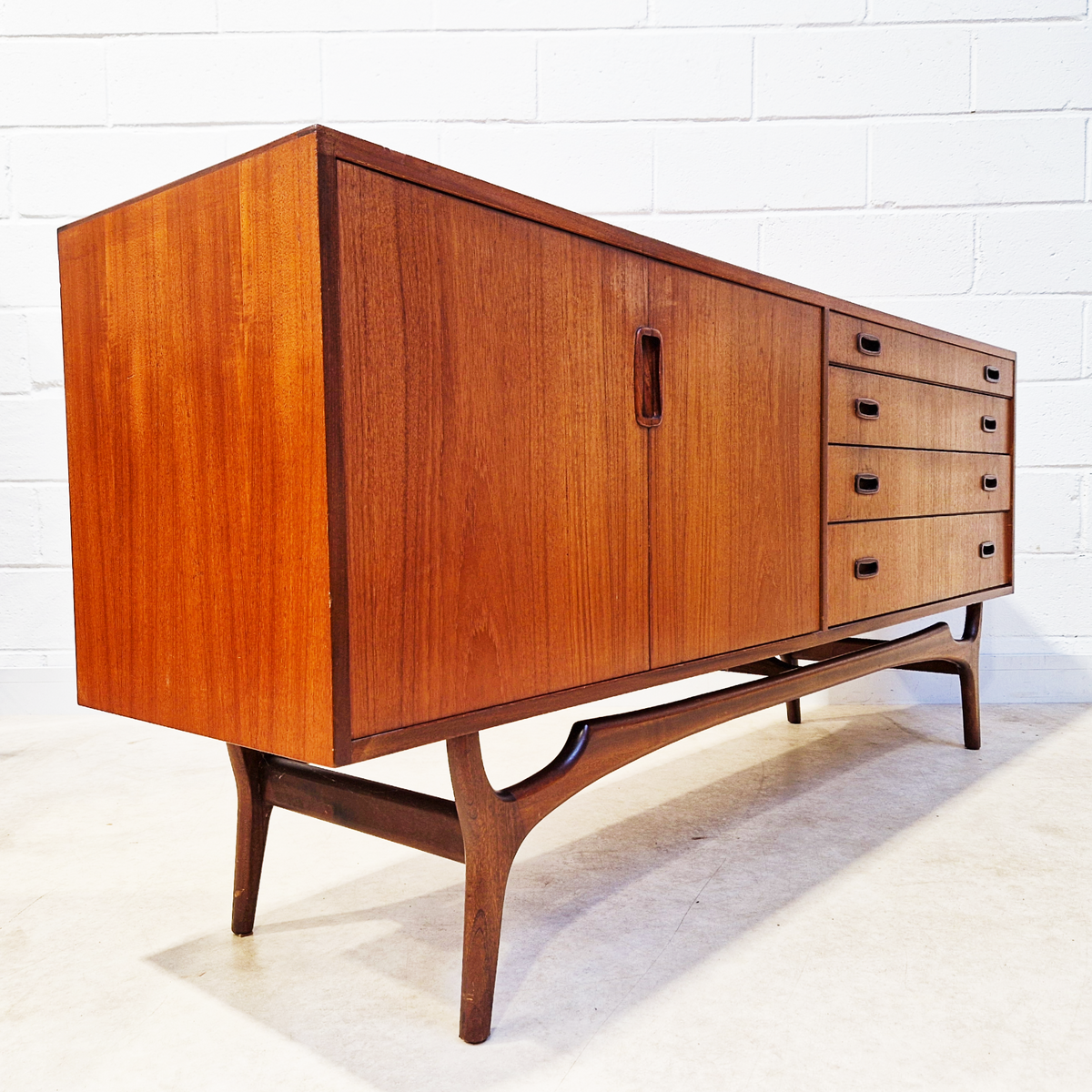 Greaves & Thomas Vintage Mid Century Danish Design Sideboard Buffet Credenza