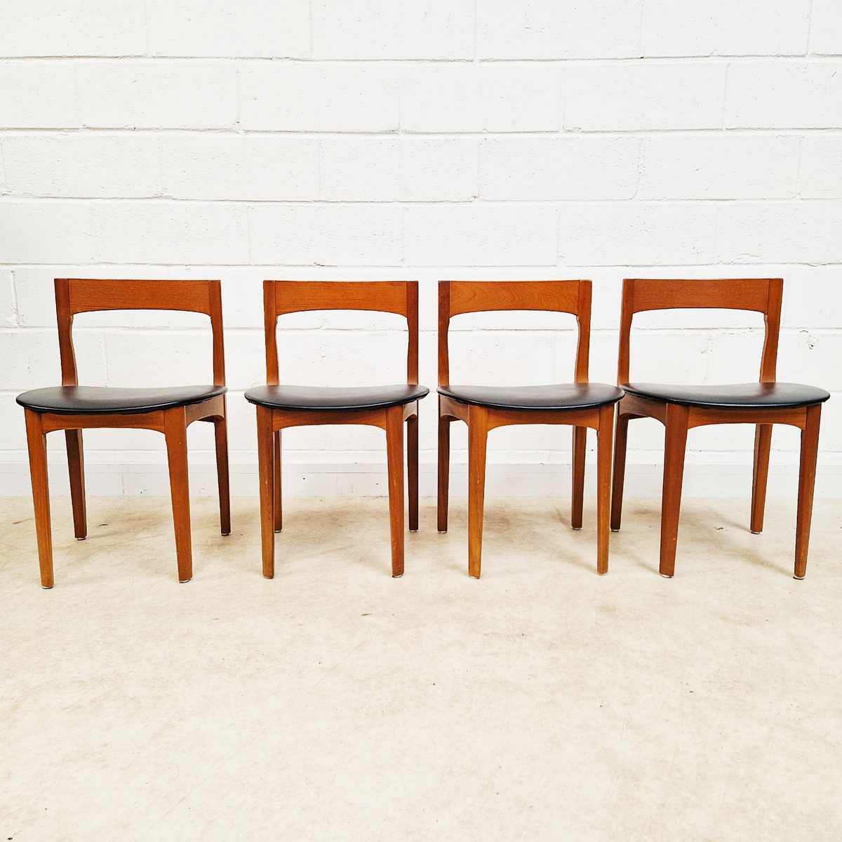 Nathan Vintage Mid Century Danish Design Round Extending Dining Table & 4 Chair Set