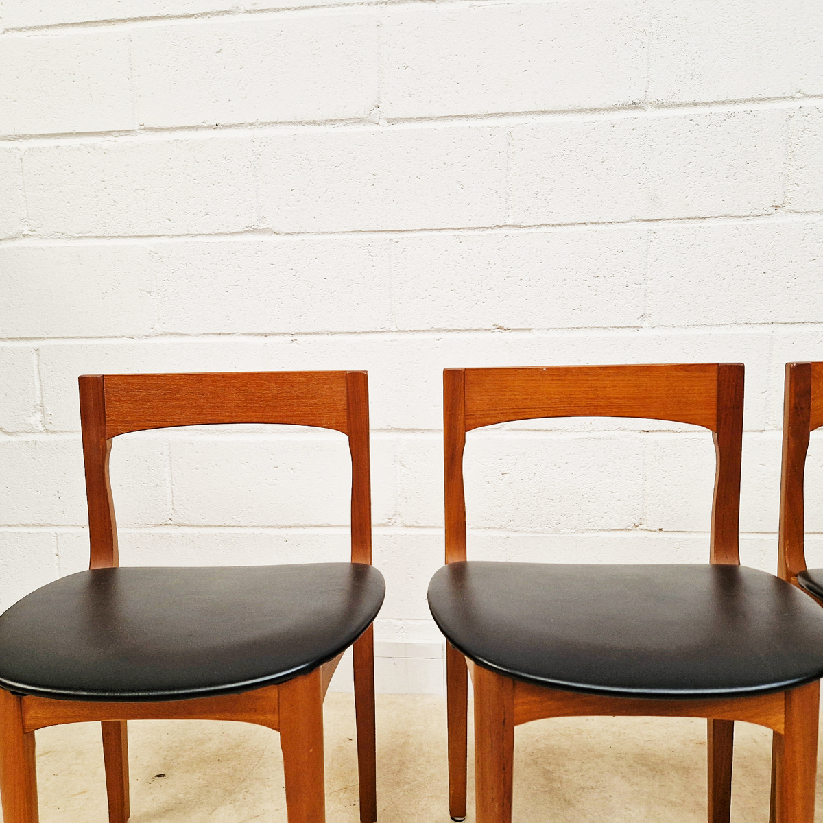Nathan Vintage Mid Century Danish Design Round Extending Dining Table & 4 Chair Set