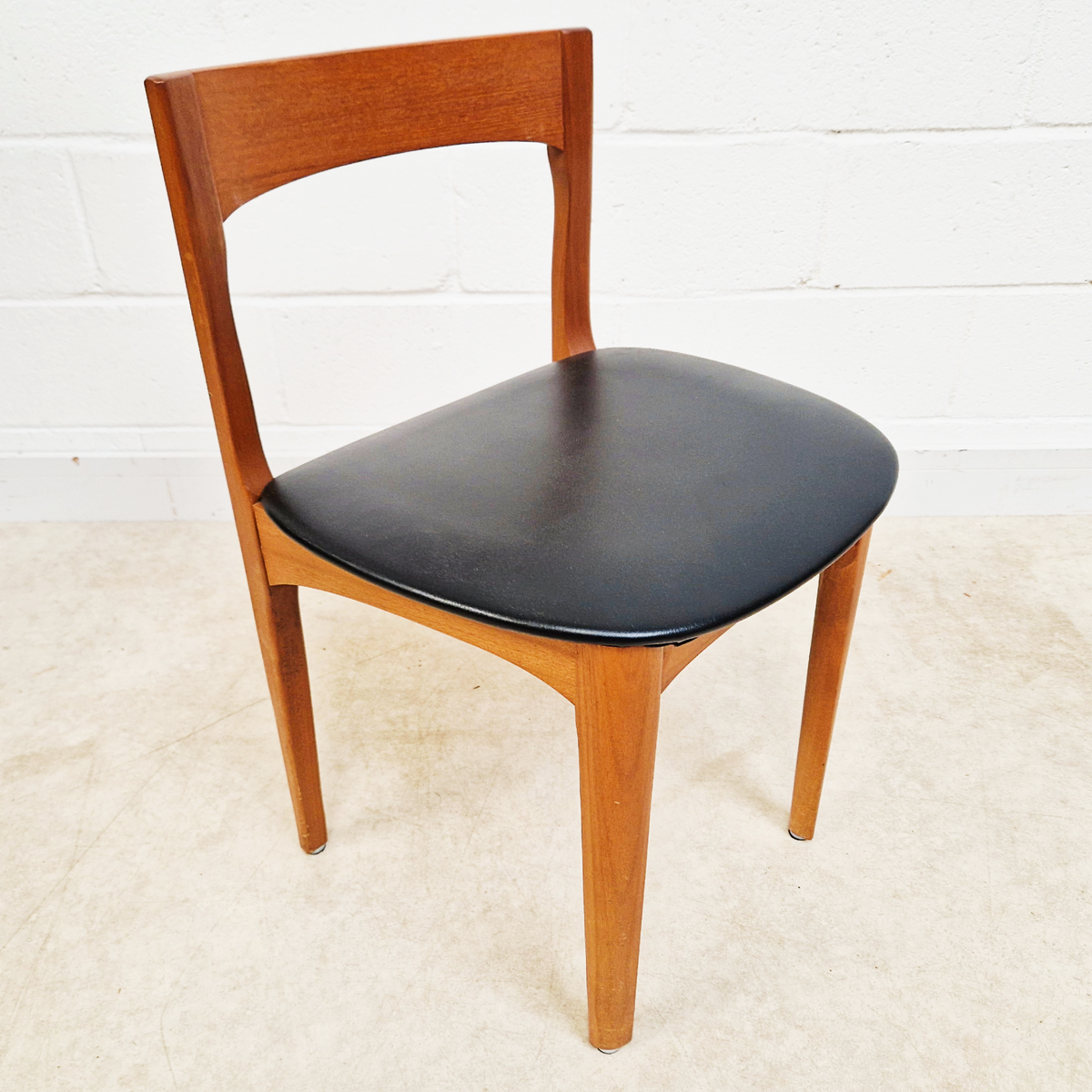 Nathan Vintage Mid Century Danish Design Round Extending Dining Table & 4 Chair Set
