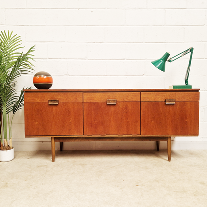 Vintage Mid Century Medium Teak Danish Design Sideboard Drinks Cabinet Credenza