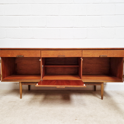 Vintage Mid Century Medium Teak Danish Design Sideboard Drinks Cabinet Credenza