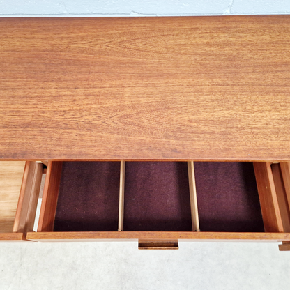 Vintage Mid Century Medium Teak Danish Design Sideboard Drinks Cabinet Credenza
