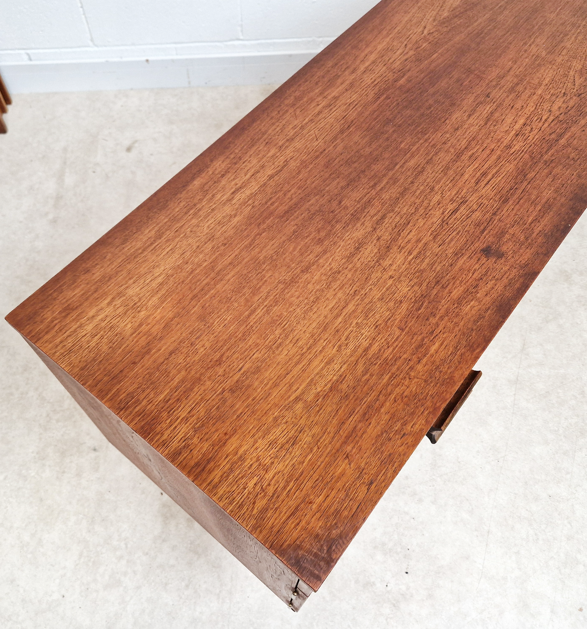 Vintage Mid Century Medium Teak Danish Design Sideboard Drinks Cabinet Credenza