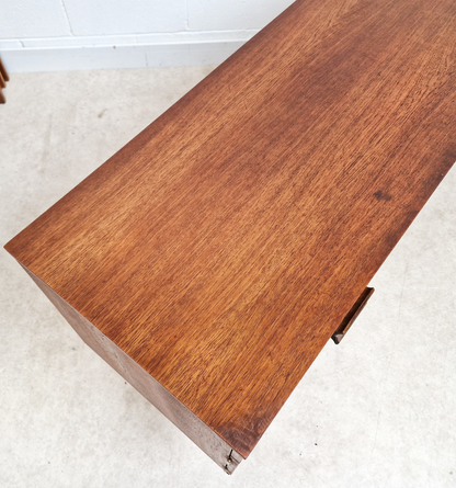 Vintage Mid Century Medium Teak Danish Design Sideboard Drinks Cabinet Credenza