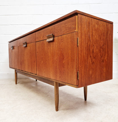 Vintage Mid Century Medium Teak Danish Design Sideboard Drinks Cabinet Credenza