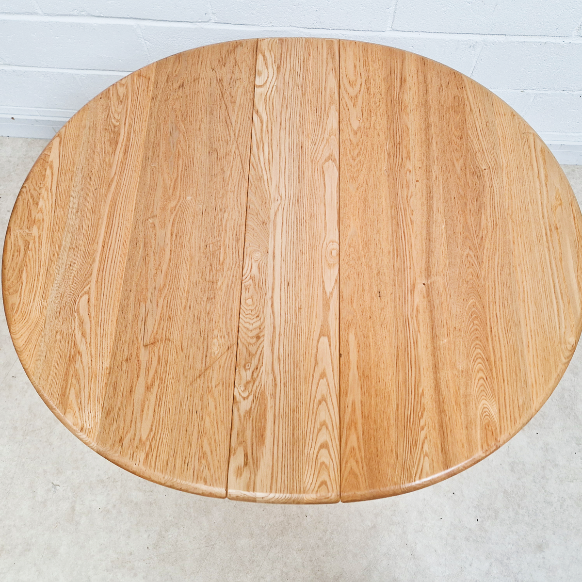 Ercol Windsor Vintage Mid Century Solid Elm Drop Leaf Gateleg Round Dining Table