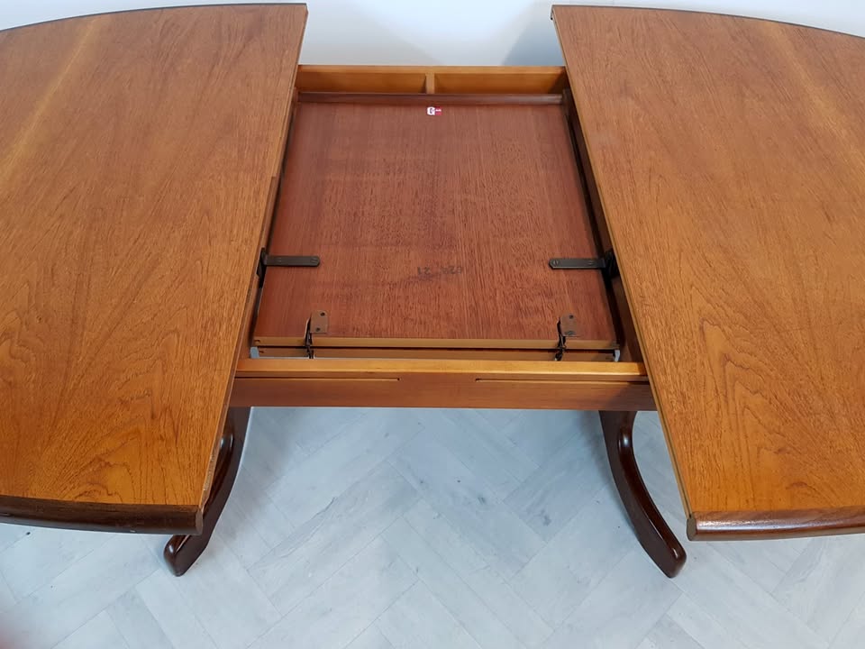 G Plan Fresco Red Label Vintage Danish Design Extending Oval Dining Table Chair Set