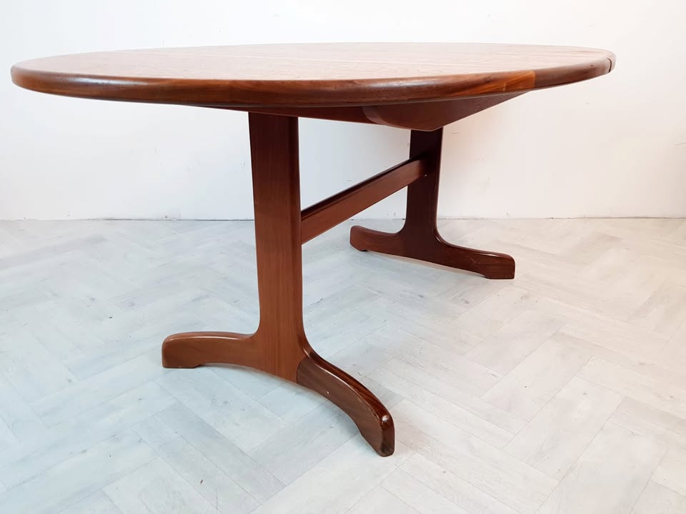 G Plan Fresco Red Label Vintage Danish Design Extending Oval Dining Table Chair Set